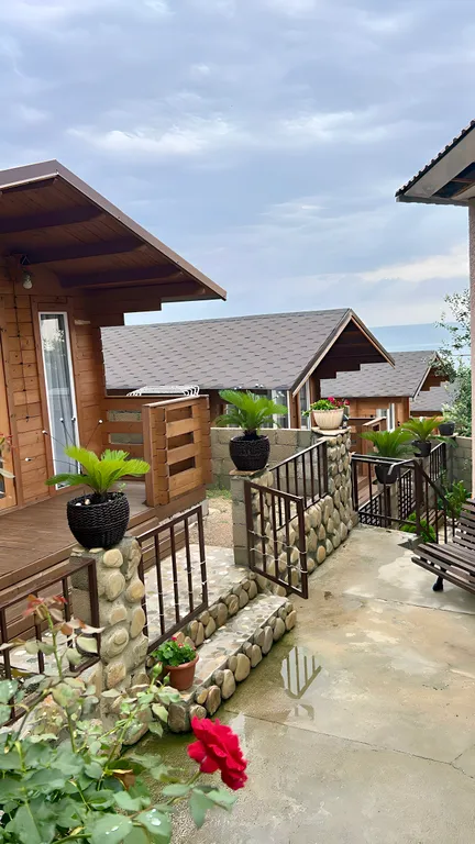 Эко-домик у моря на белых скалах