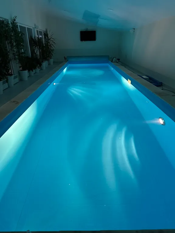 Коттедж Дом на берегу пруда — Бор