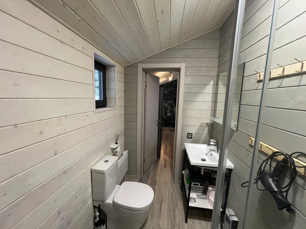 Дом 7 в лесу у реки