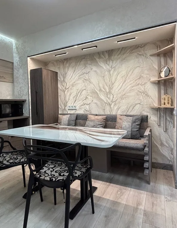 Просторная, чистая двушка с кухней-столовой в историческом центре