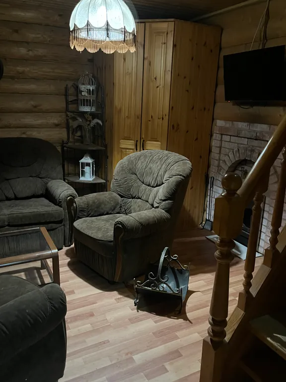 Дом на берегу озера с собственной конюшней