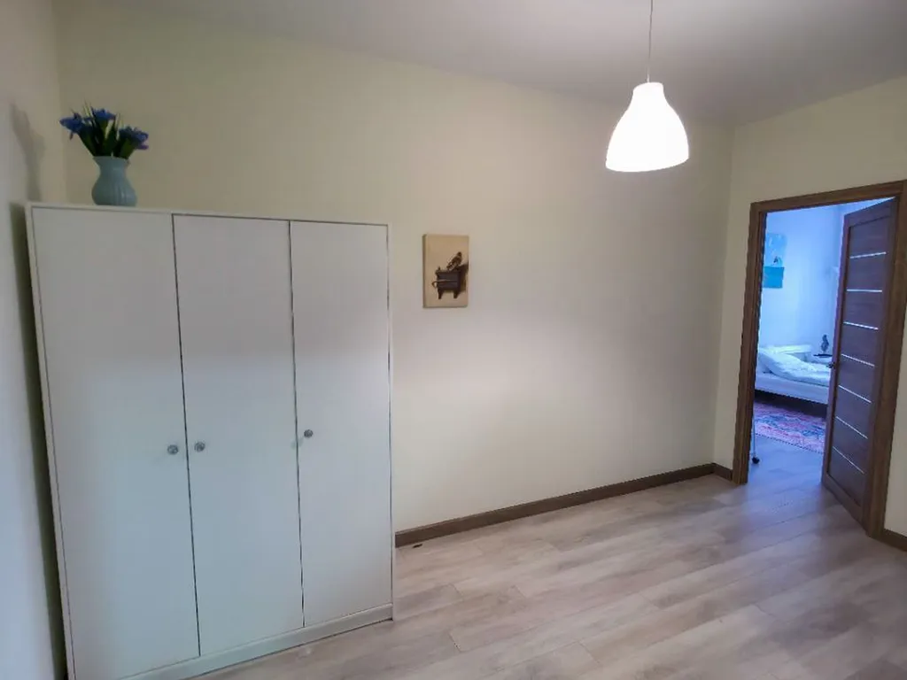 Уютная квартира с закрытым двором и парковкой (уютный дом)