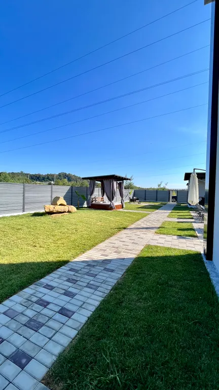 Коттедж с баней, бассейном и бунгало