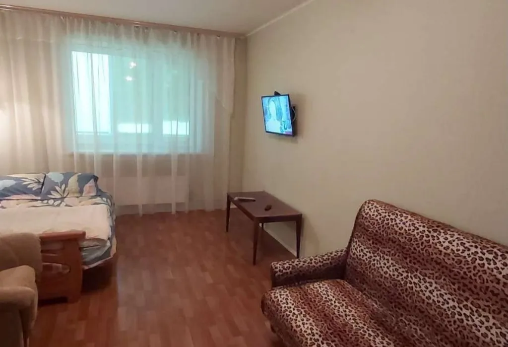 Уютная квартира напротив больницы Миротворцева и СГТУ