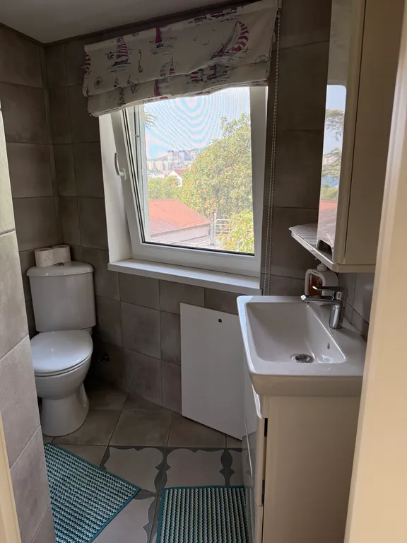 Сдается уютный дом в Ялте посуточно со скидкой с видом на море .