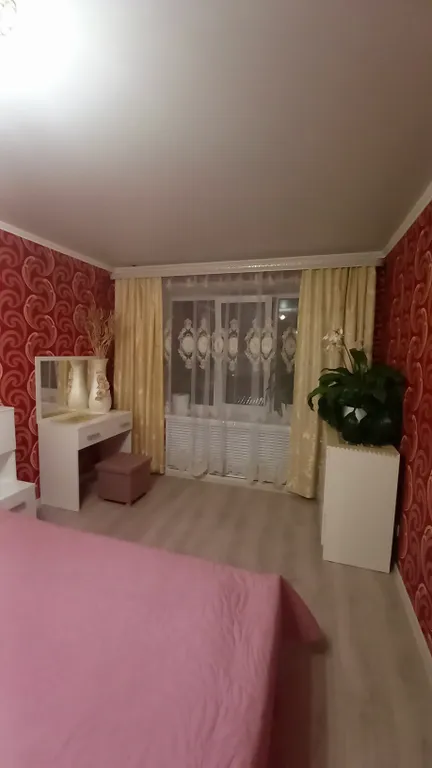 Уютная квартира в центре города с видом на гору Змейка