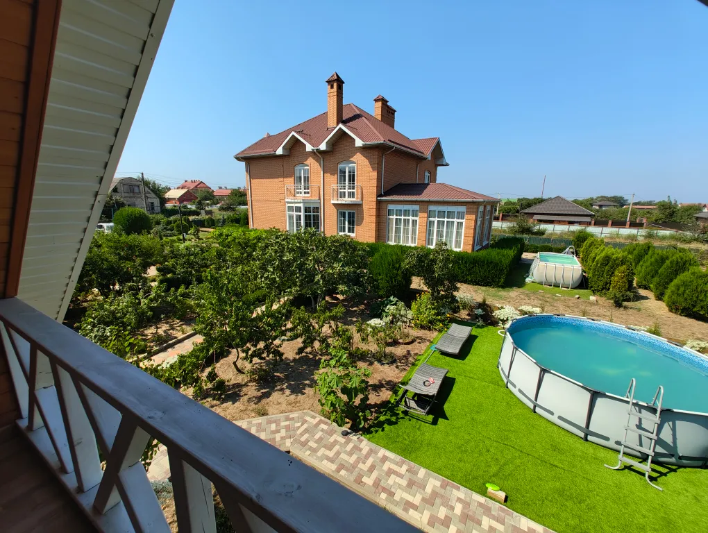 Уютный дoмик на ухоженном участке