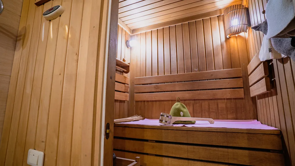 Центр города в 5 минутах езды, размещение 12 чел, кондиционер, сауна