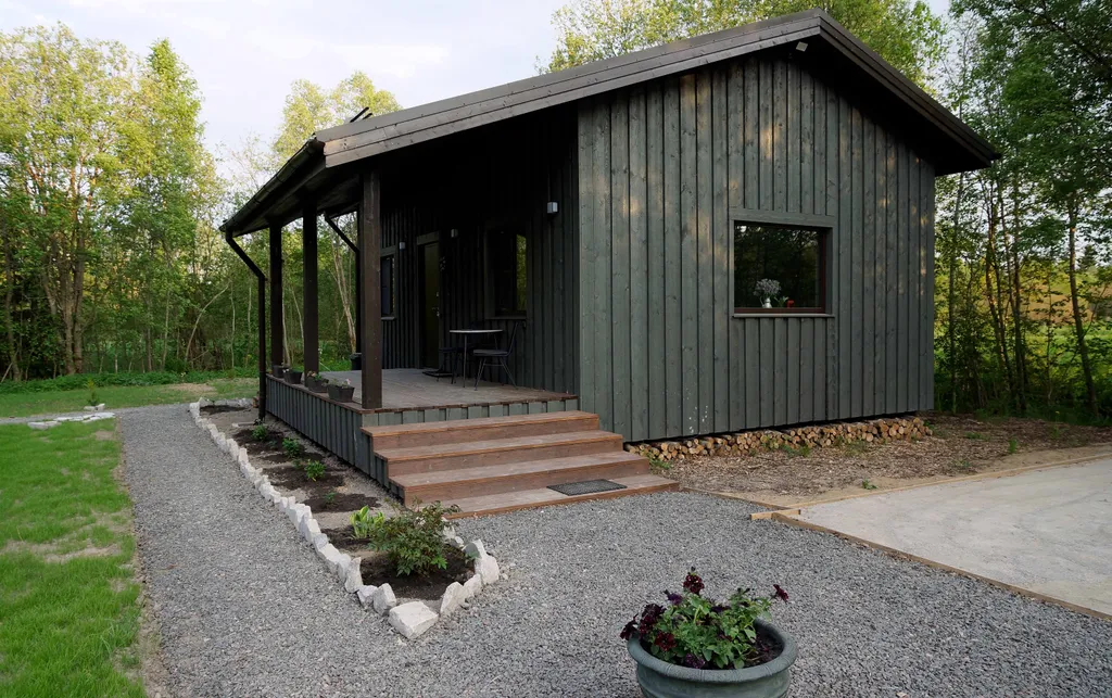 Дом в окружении заповедного леса у подножия горы Варамяки