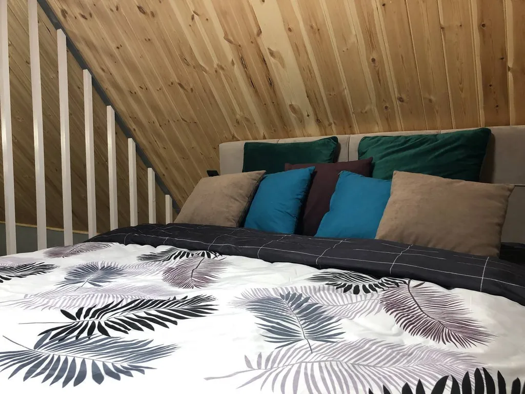 Уютный домик в окружении леса и горячих источников