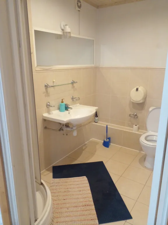 Эллинг на берегу моря