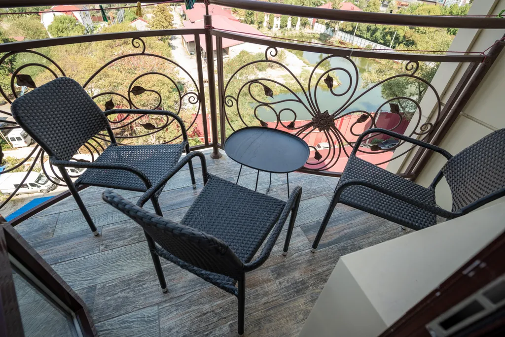 Четырехкомнатная у моря с дорогим ремонтом и видом на море