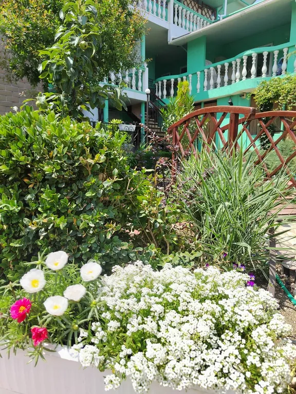 Коттедж Отдельная часть дома с беседкой рядом с парком и пляжем Учкуевка — Севастополь