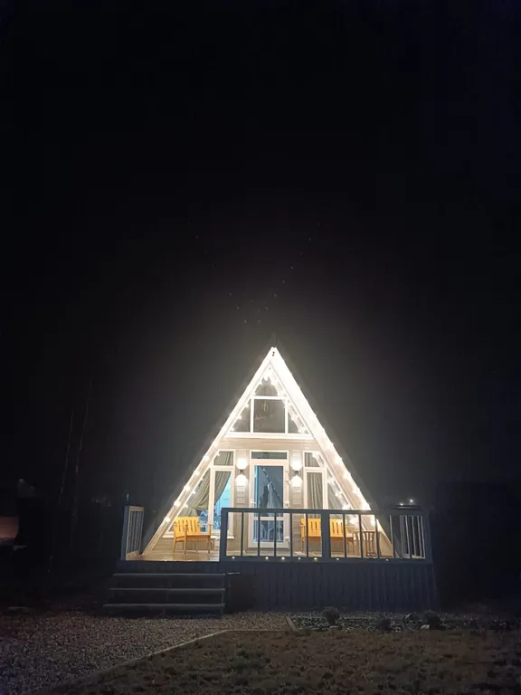 Уютный а-фрейм в деревне