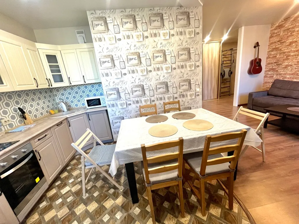 Видовая квартира в шаге от ТЦ Сити-Молл и горячих источников