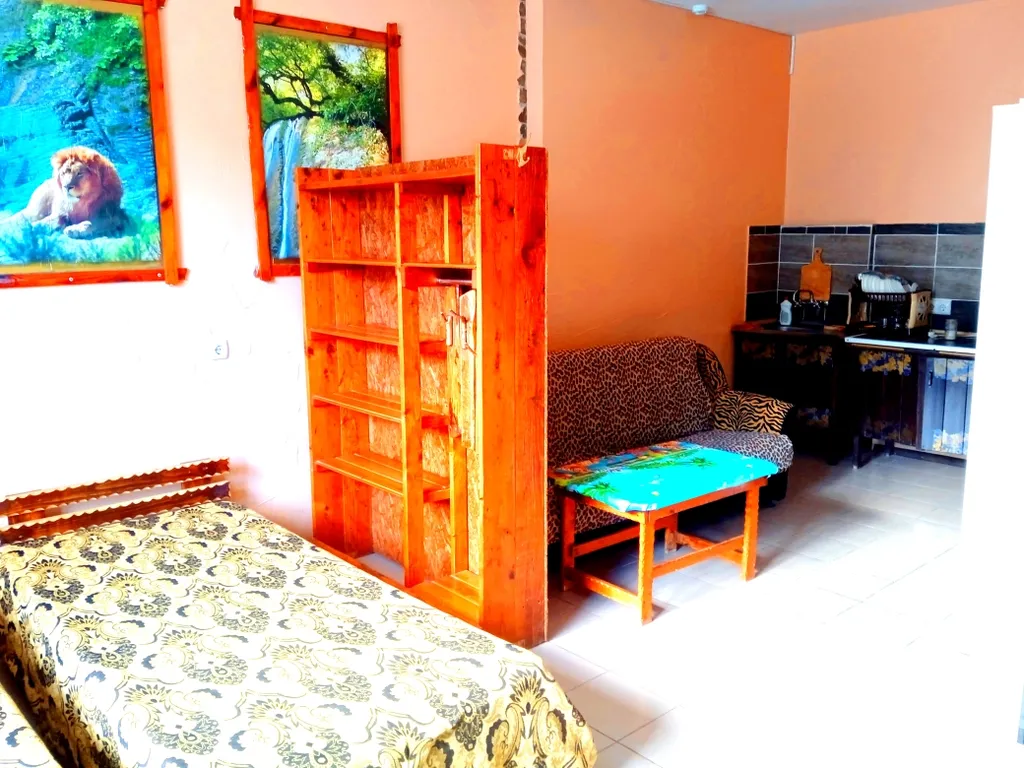 Квартира Квартира Трёхместный номер сафари с двумя дополнительными местами, с отдельным входом — Голубицкая