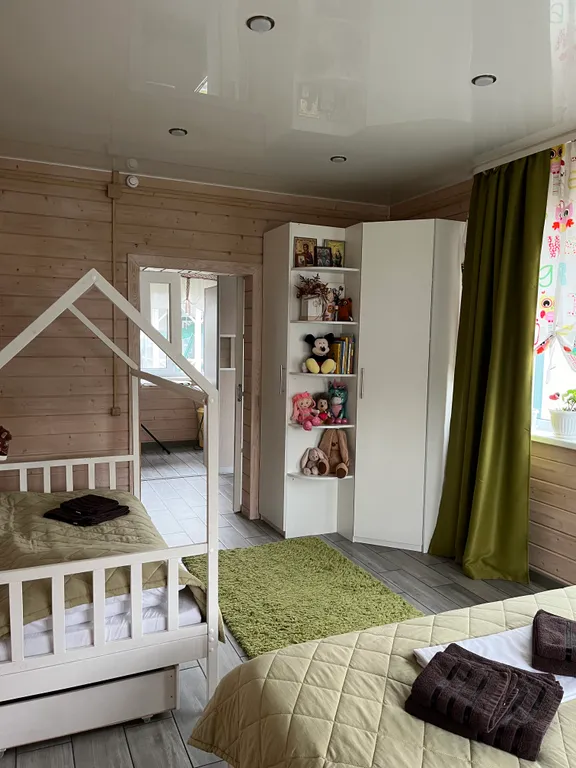 Уютный дом с беседкой в черте города