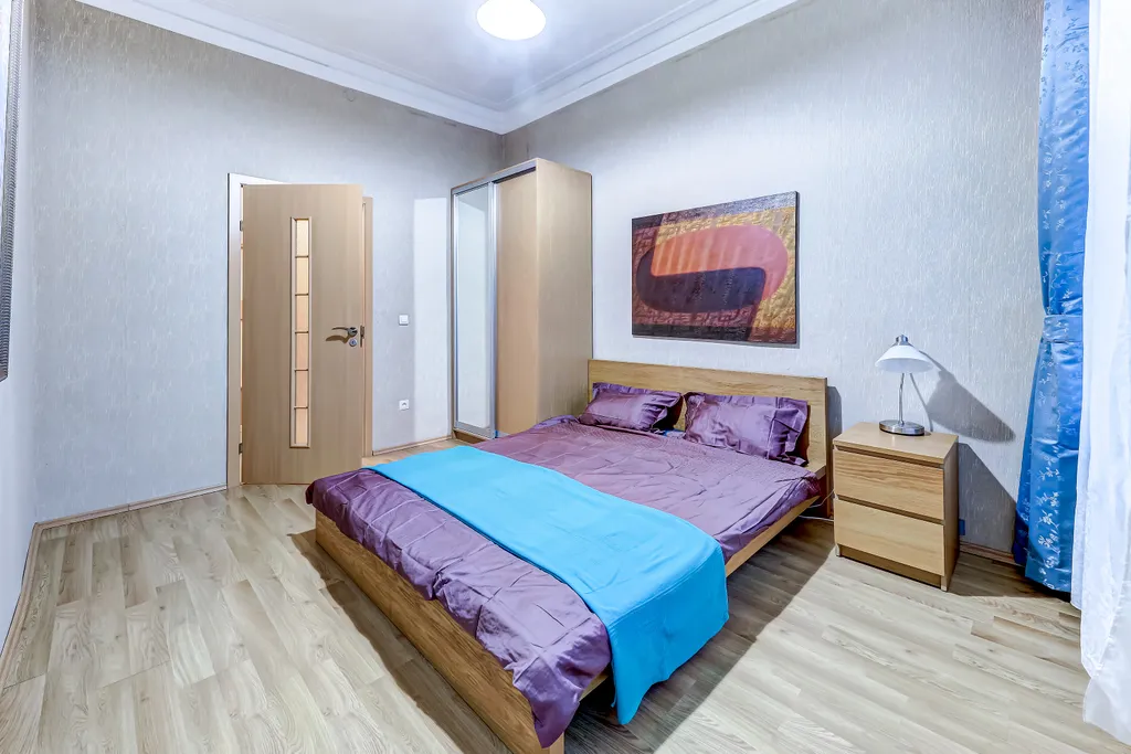 Ryss' 2BR Apt on Nevsky 136