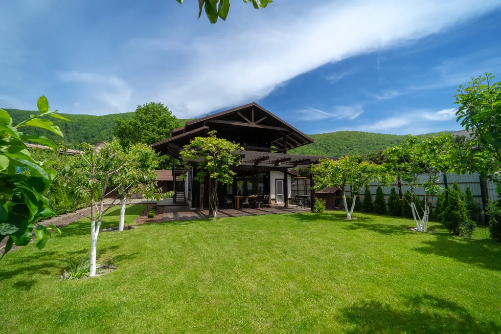 Шикарный коттедж с видом на сказочные горы в центре Красной поляны