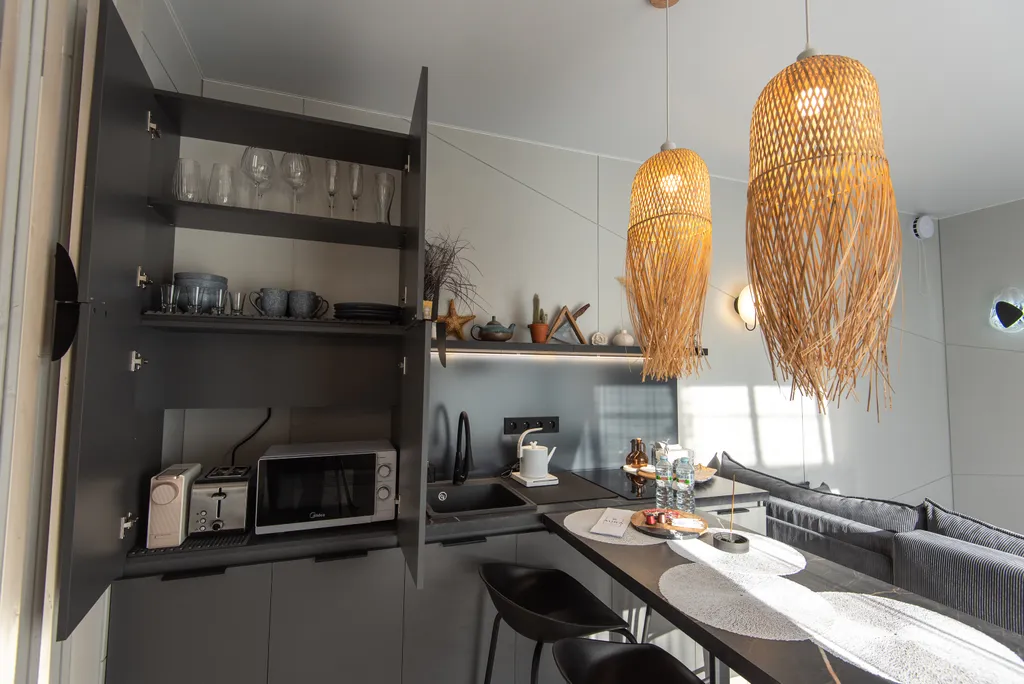 Зеркальный домик с террасой и купелью