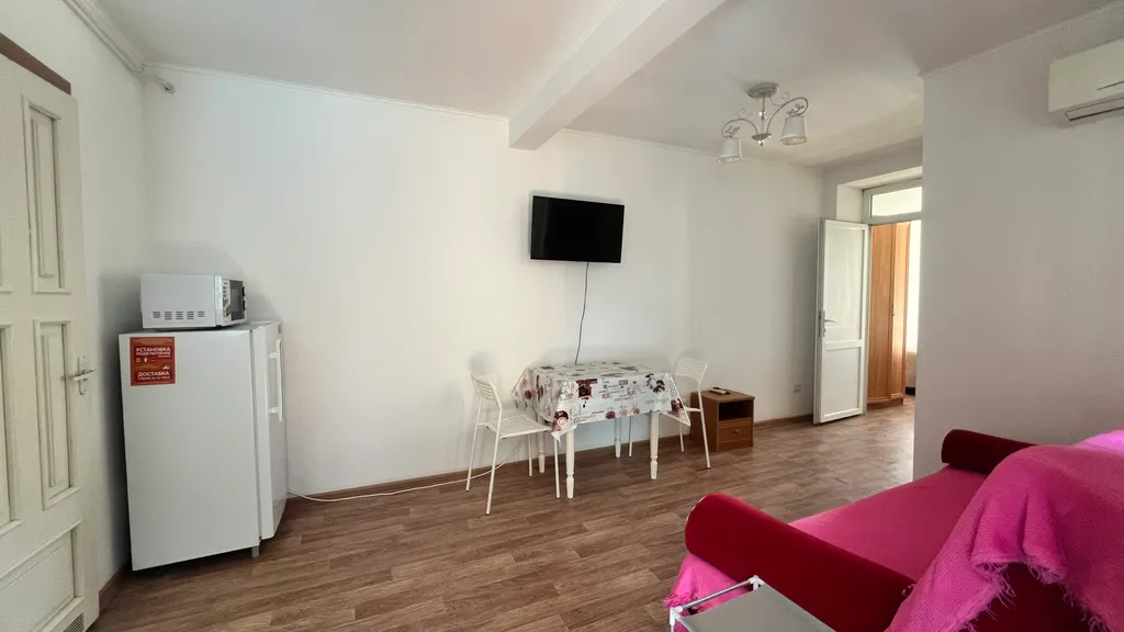 Однакомнатная квартира возле пляжа — аренда посуточно в Ялта