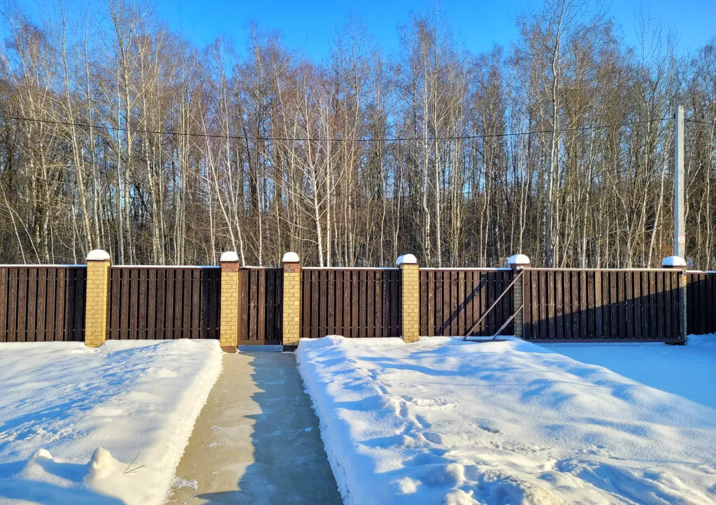 Дом с терассой на опушке леса