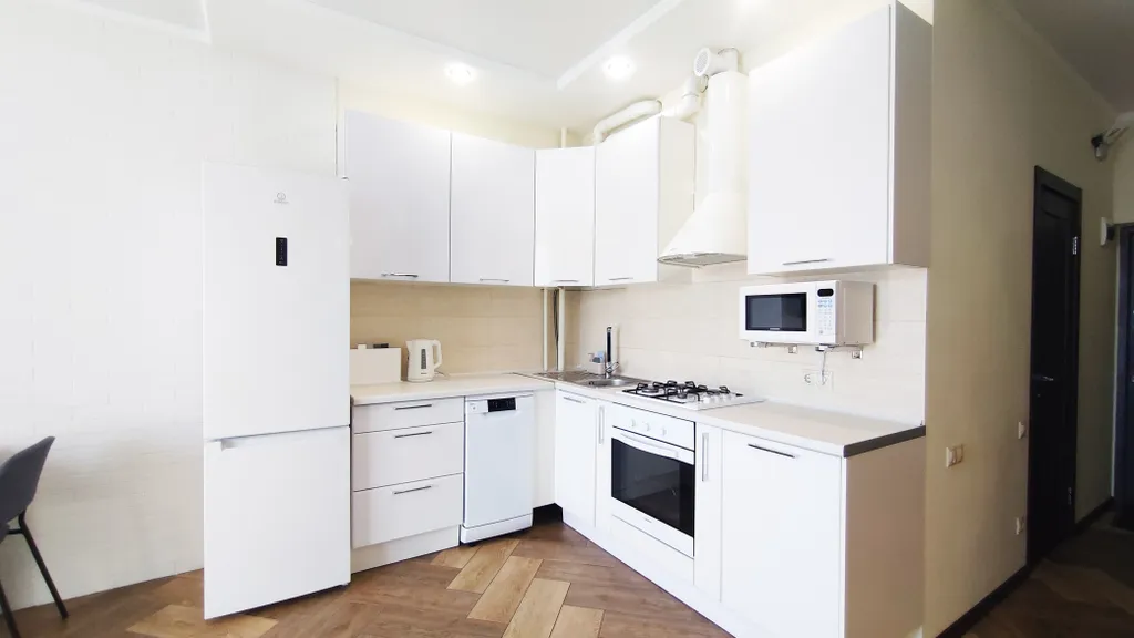 Просторный апартамент с панорамным видом на горы в центре. Спальня