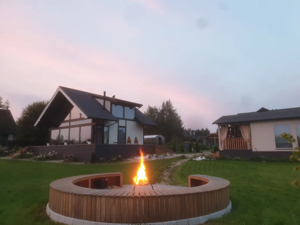 Светлый дом у озера c баней