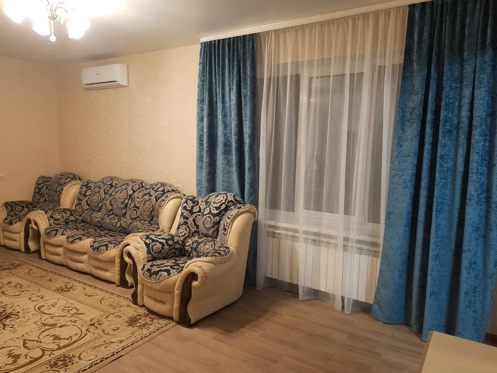 Квартира Большая и современная квартира с балконом — Цемдолина