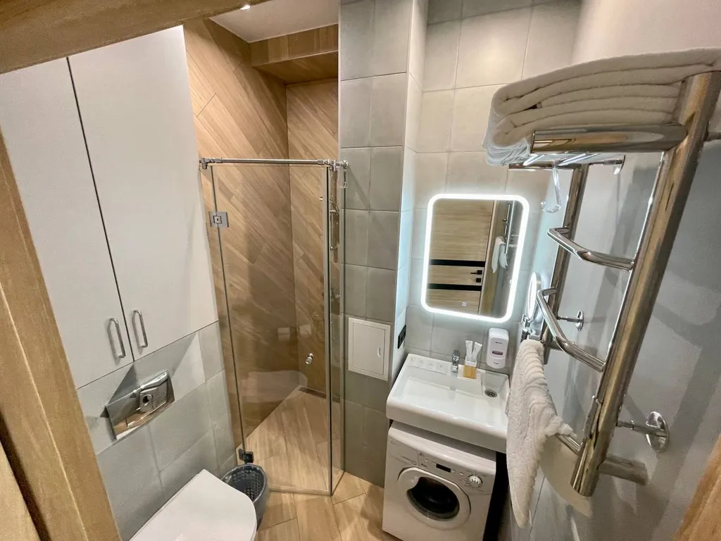 "В Гости!" на Запорожской 69  (1к студия №2 рядом с БЦ "Сити")