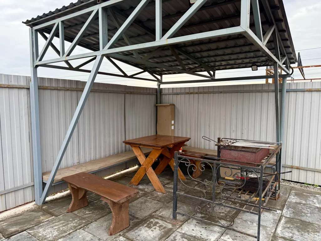 Шале с банкетным залом в черте города