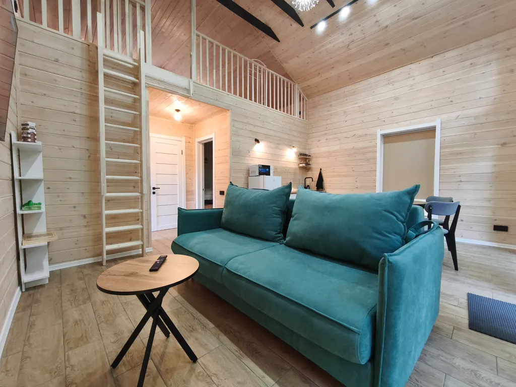 Домик с террасой и мангалом среди природы