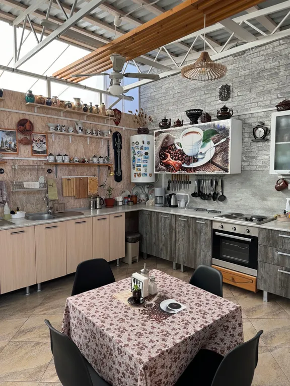 Домик с двуспальной кроватью и террасой