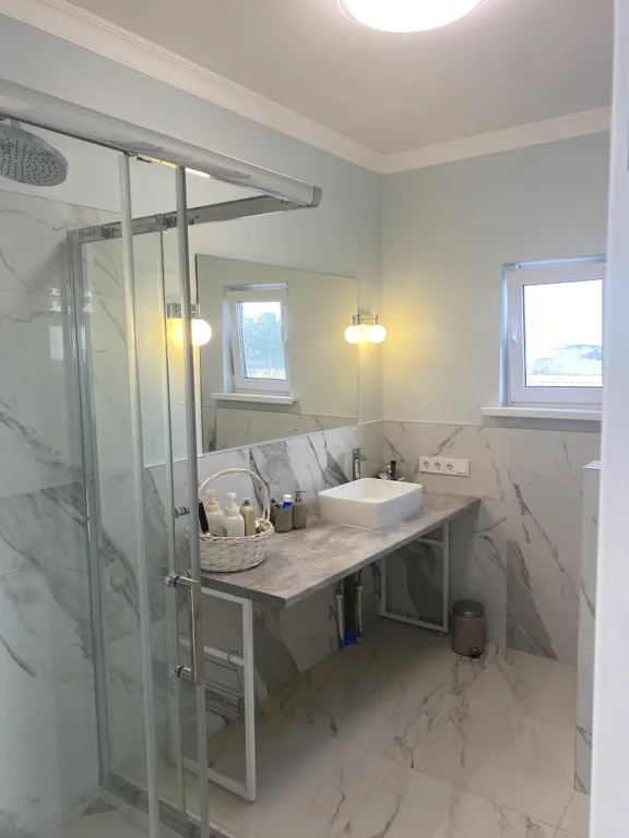 Дом с бассейном у моря