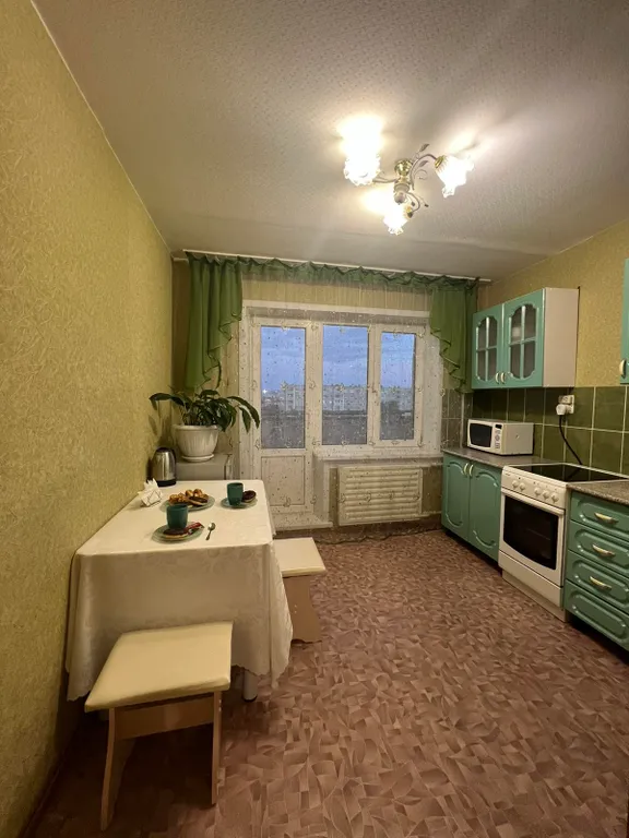 Квартира на 8 этаже с большой кухней и двумя балконами — аренда посуточно в Братск