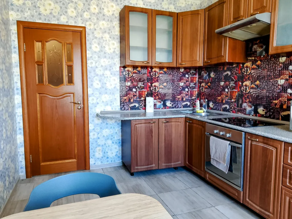 1-Комнатная Уютная, даже диванчик на кухне есть