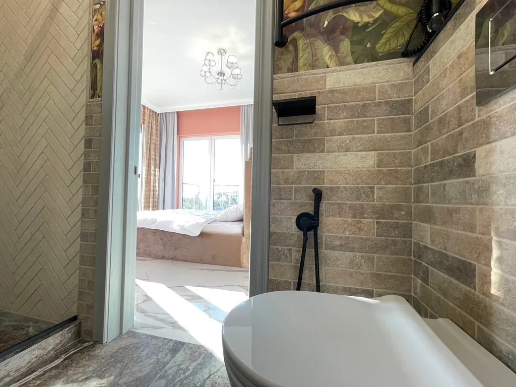 3-комнатная квартира рядом с морем, панорамные окна с видом на море