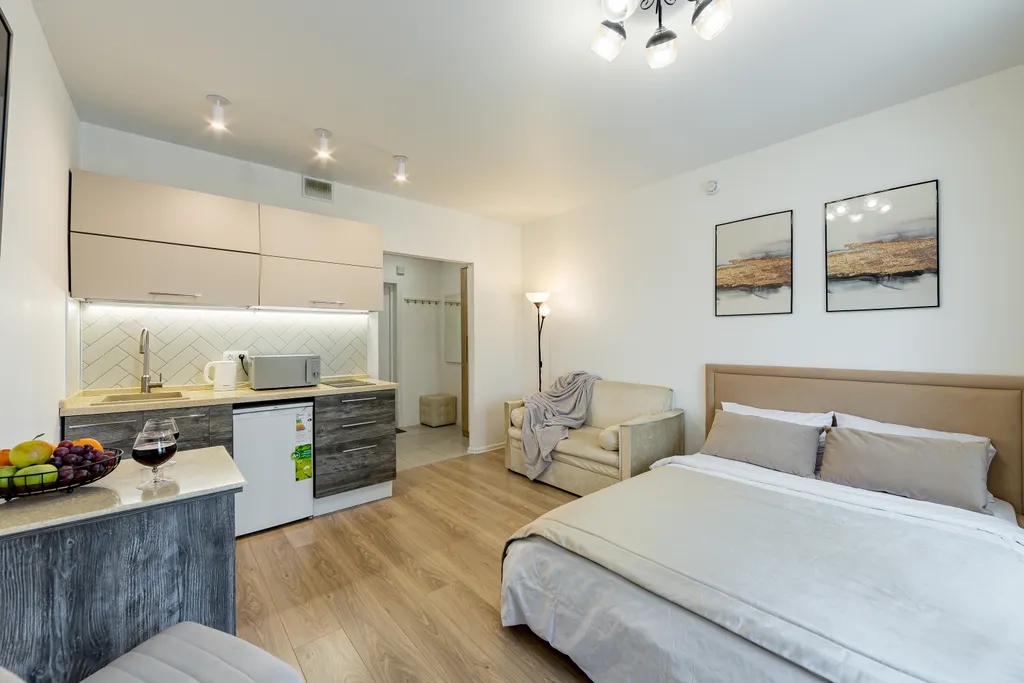 Стильная студия с балконом у метро