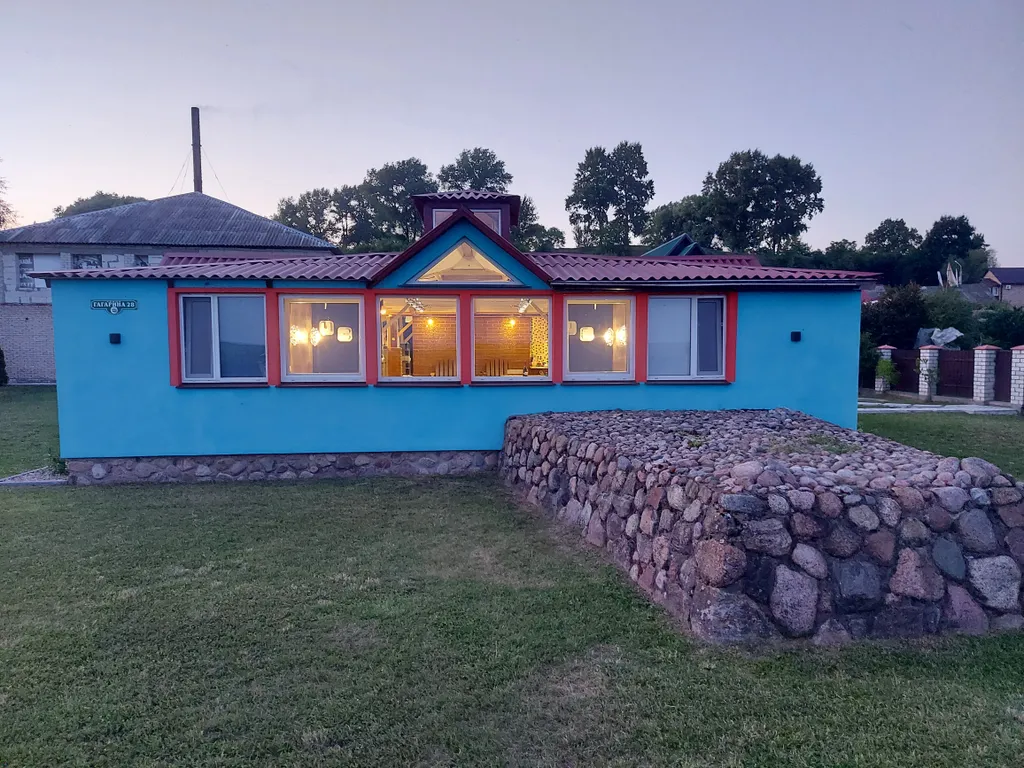 Уютный семейный коттедж с прекрасным видом на озеро Дривяты