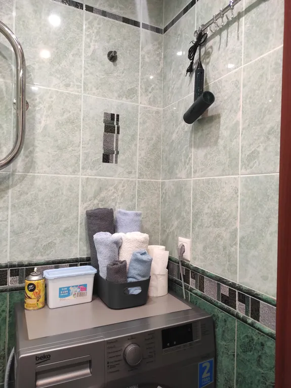 Уютная квартира с роскошной кроватью (2*2м) из натурального дерева