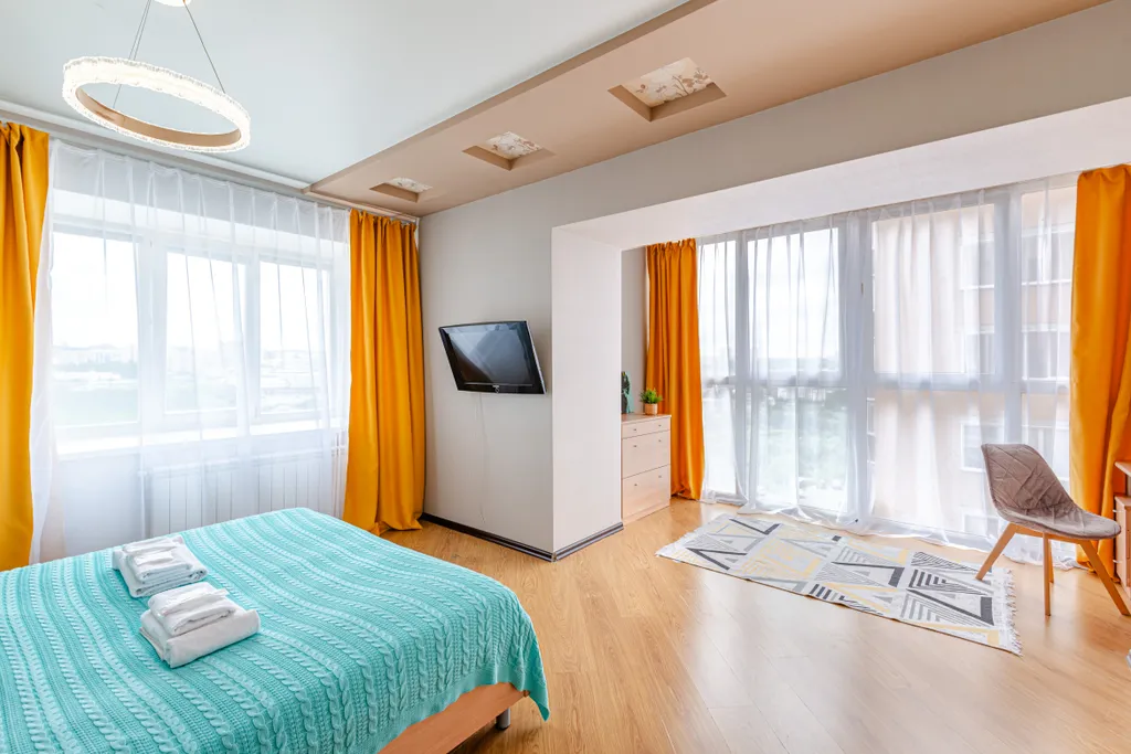 Просторная на заливе с панорамными окнами, кондиционер, 2 TV