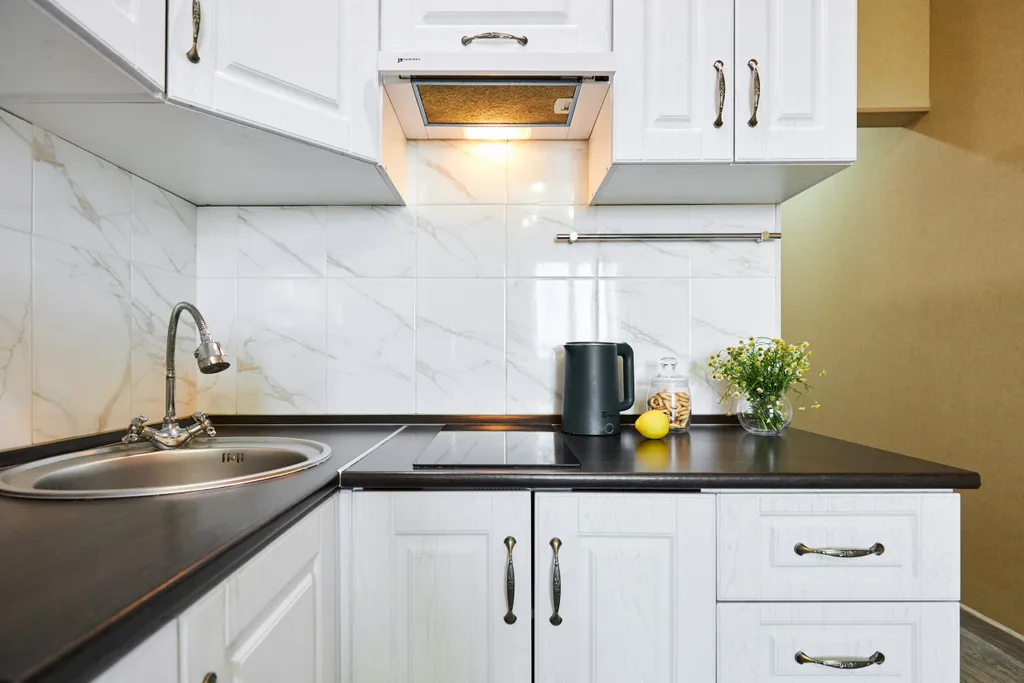 Студия у ЖД вокзала, в центре города