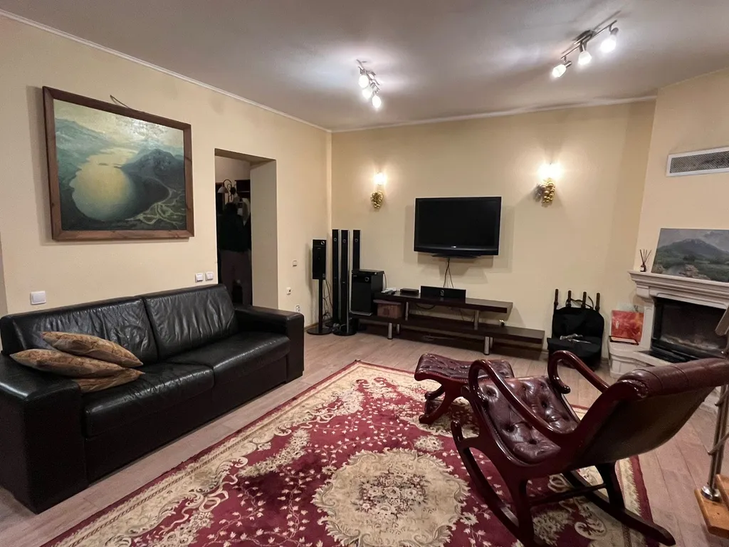 Уютный дом на берегу озера