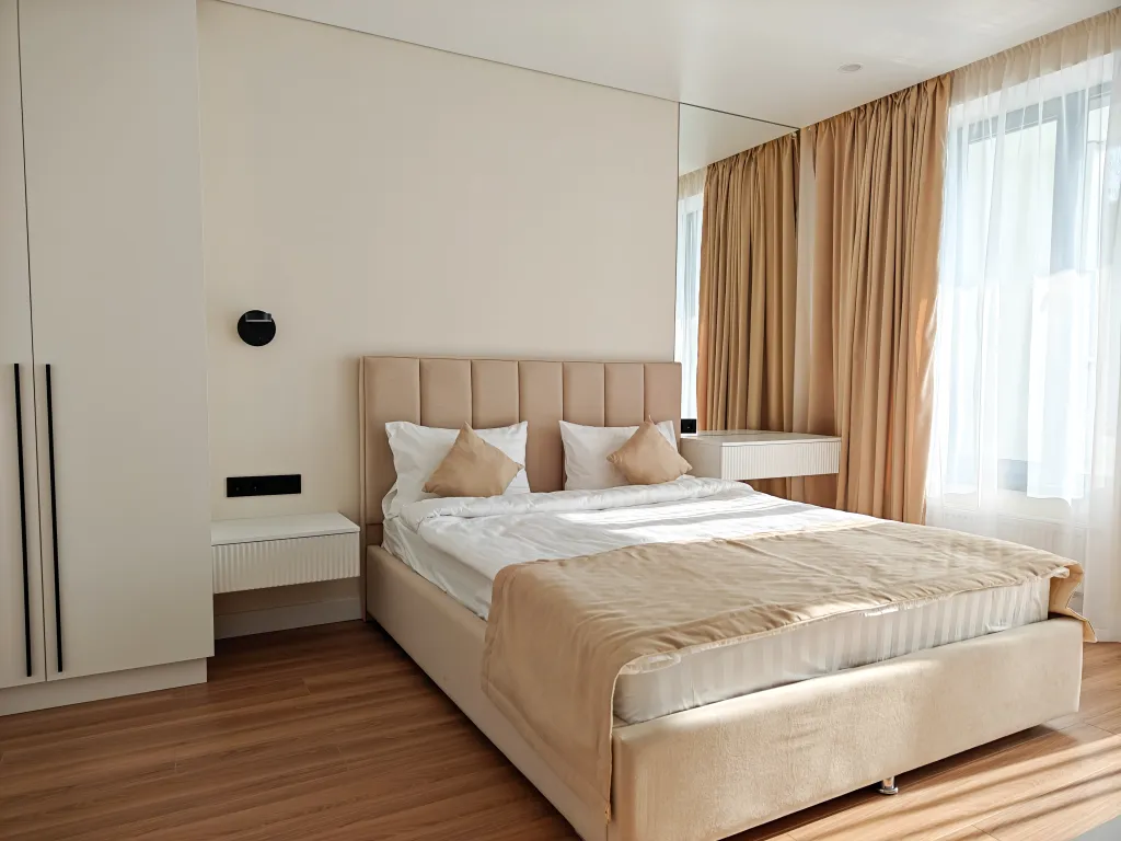 Апартаменты категории люкс 3-х комнатный на первой береговой линии