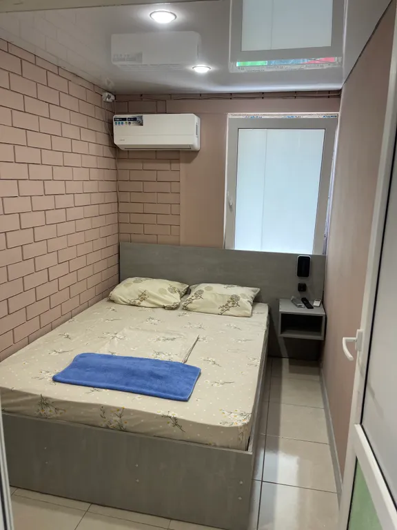 Коттедж Уютный двухкомнатный домик со всеми удобствами в 100 метрах от пляжа — аренда посуточно в Голубицкая