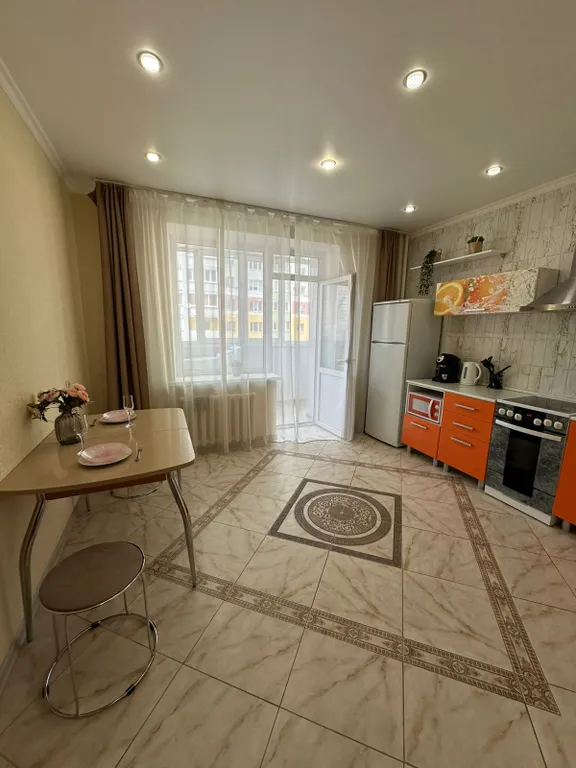 Оливковая, двухкомнатная квартира на Кургане