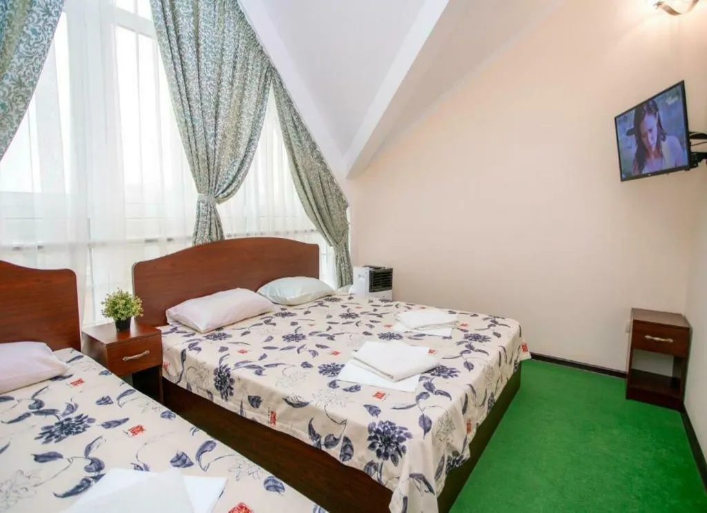 Номер на первой линии у моря для трех гостей