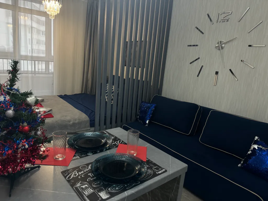 Студия с камином у парка