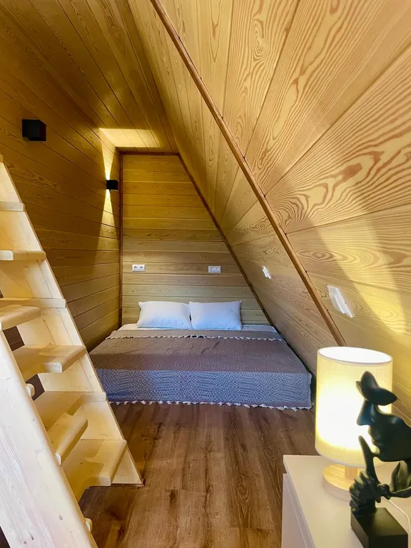 Коттедж Уютный домик Афрейм с видом на горы и лес — Аша