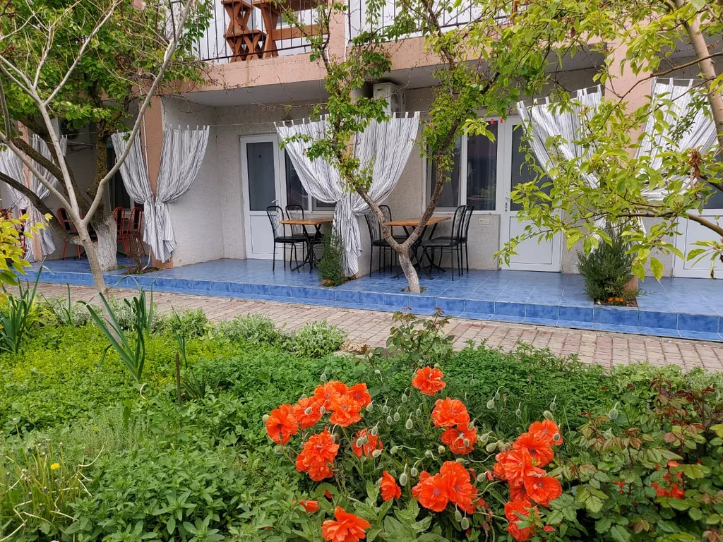 Крымский дворик у моря